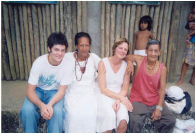 In 2005 Elizabeth is seated next to the cacique, the chief of a Guarani village, with her son and Niara, another shaman from a neighboring tribe.